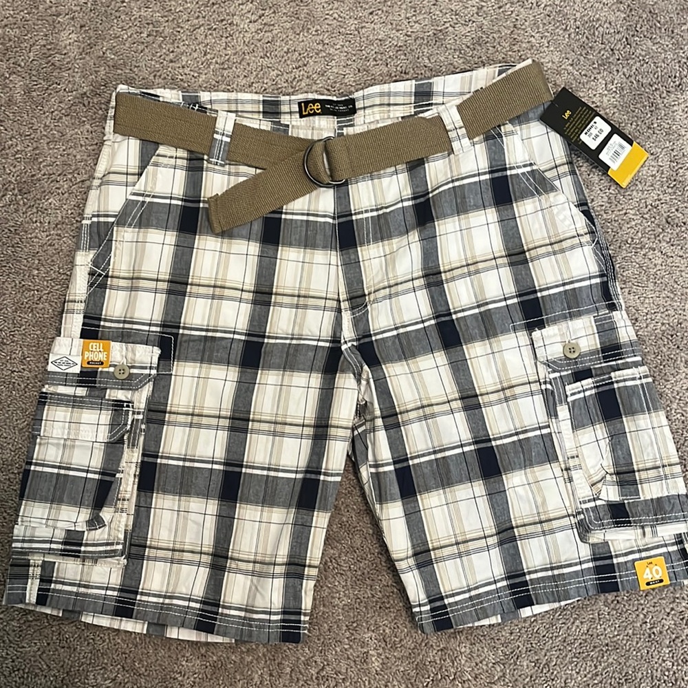Men’s Lee White Clifton Cargo Shorts with belt, NWT, Size 40